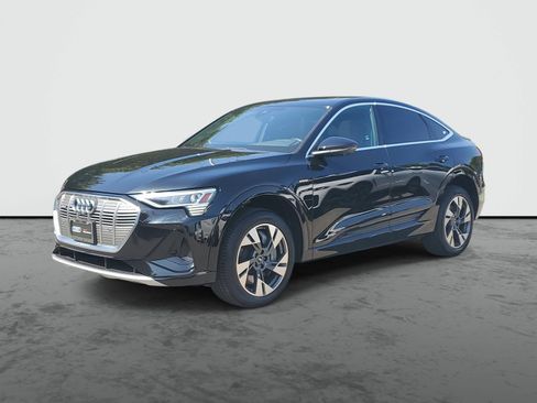 Used 2022 Audi e-tron Premium Plus w/ Premium Plus Package AWD/4WD image 2