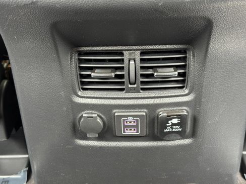 Used 2023 Nissan Titan PRO-4X AWD/4WD image 31
