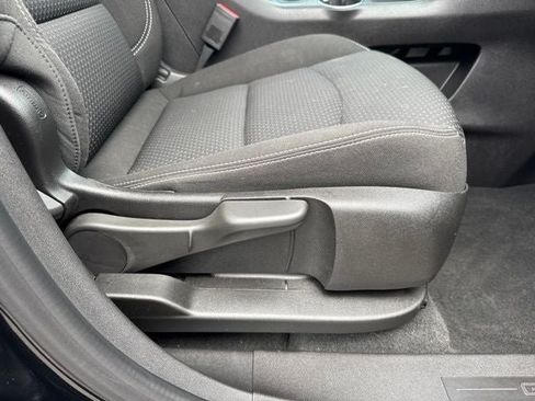Used 2024 GMC Terrain SLE FWD image 29