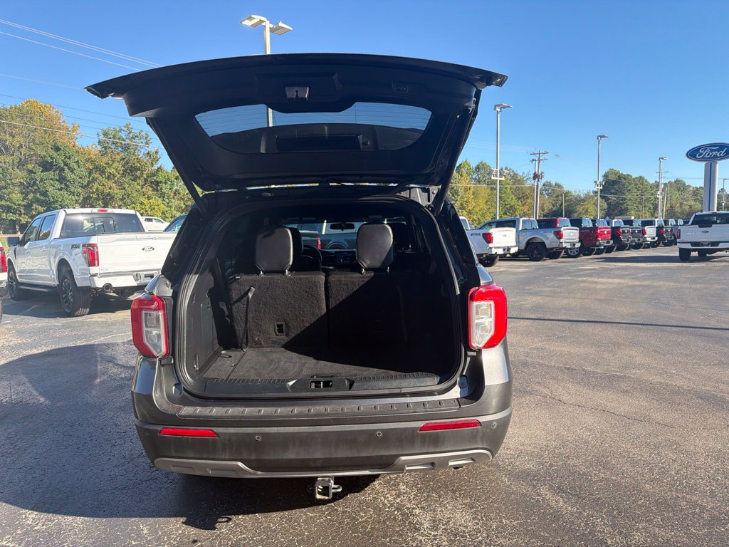 Used 2020 Ford Explorer XLT w/ Equipment Group 202A RWD image 12