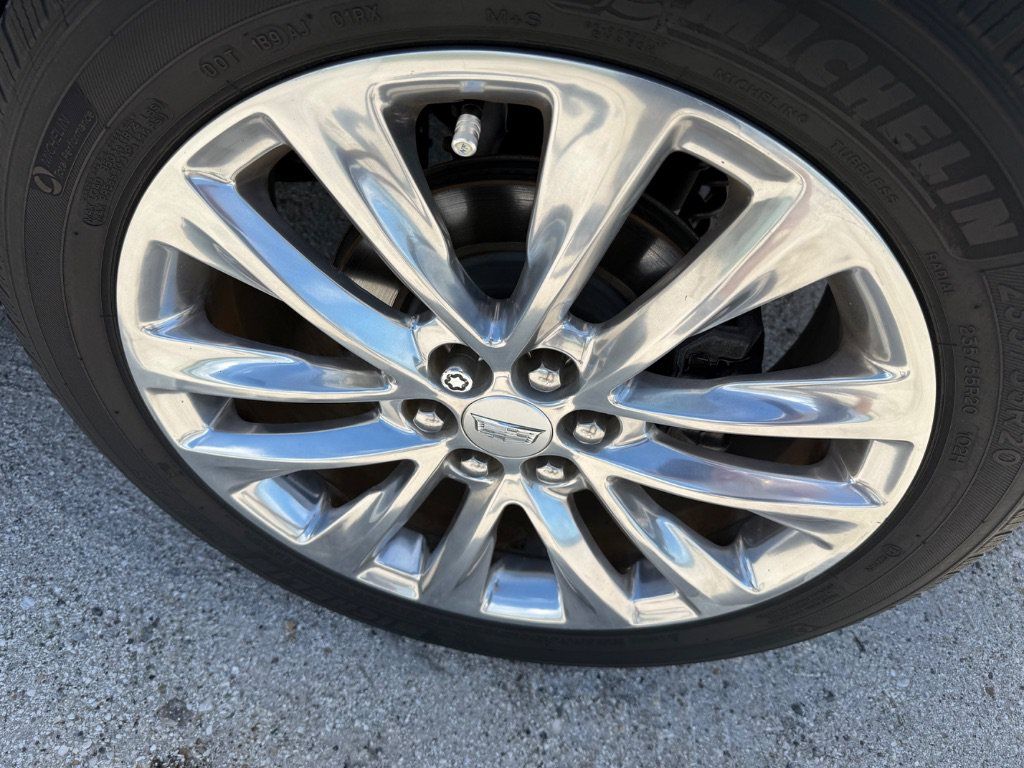Used 2018 Cadillac XT5 Platinum w/ Driver Assist Package AWD/4WD image 14