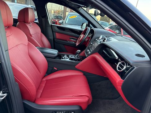 Used 2019 Bentley Bentayga image 31