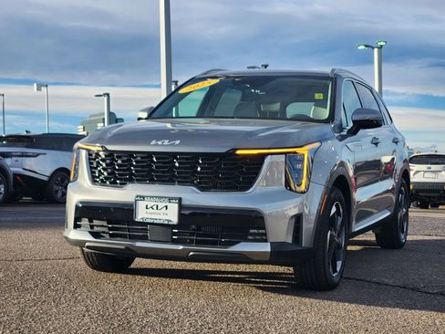 Certified 2025 Kia Sorento EX image 4