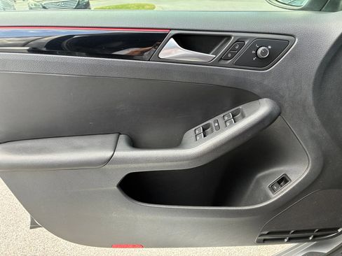 Used 2016 Volkswagen Jetta GLI FWD image 11