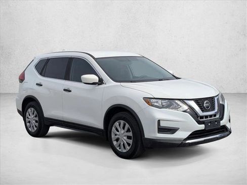 Used 2018 Nissan Rogue S image 3
