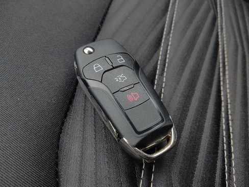 Used 2016 Ford Fusion SE image 32