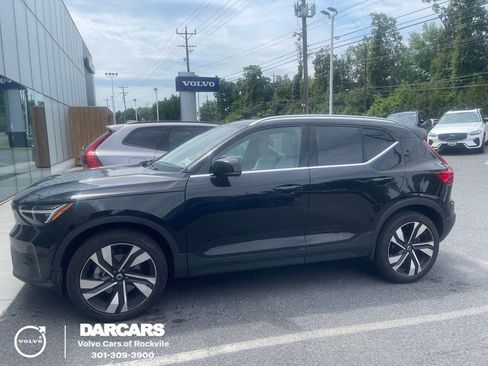 Certified 2024 Volvo XC40 B5 Plus w/ Climate Package AWD/4WD image 1