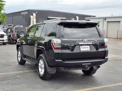 Used 2022 Toyota 4Runner SR5 AWD/4WD image 3