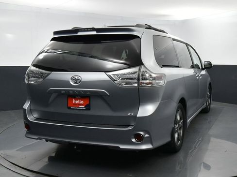 Used 2019 Toyota Sienna SE image 29