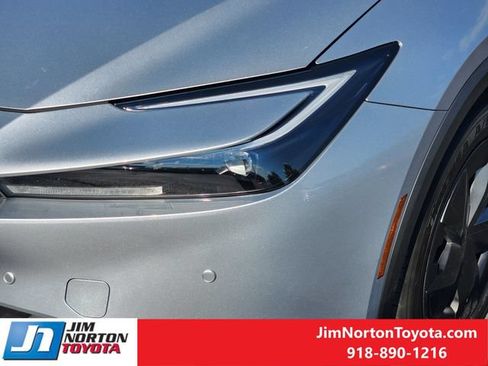Used 2026 Toyota Prius LE FWD image 11