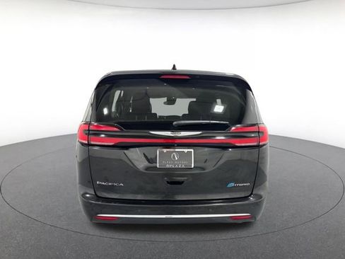 Used 2024 Chrysler Pacifica Limited FWD image 5