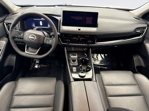 Used 2025 Nissan Rogue SL w/ Tech Package image 14