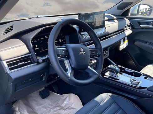 New 2026 Mitsubishi Outlander FWD image 6
