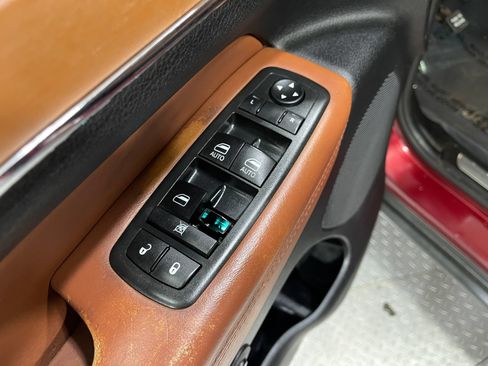 Used 2013 Jeep Grand Cherokee Overland AWD/4WD image 16