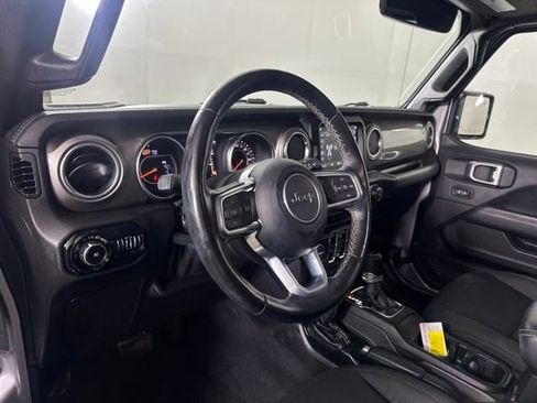 Used 2020 Jeep Wrangler Unlimited Sahara image 13