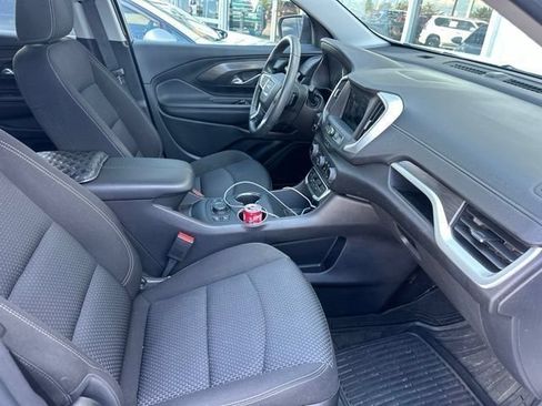 Used 2024 GMC Terrain SLE w/ Driver Convenience Package FWD image 9