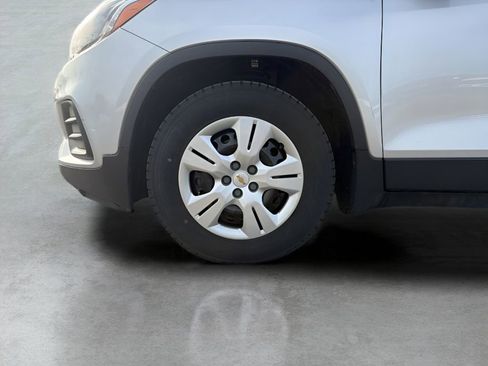 Used 2018 Chevrolet Trax LS image 23