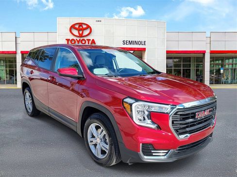 Used 2023 GMC Terrain SLE image 2