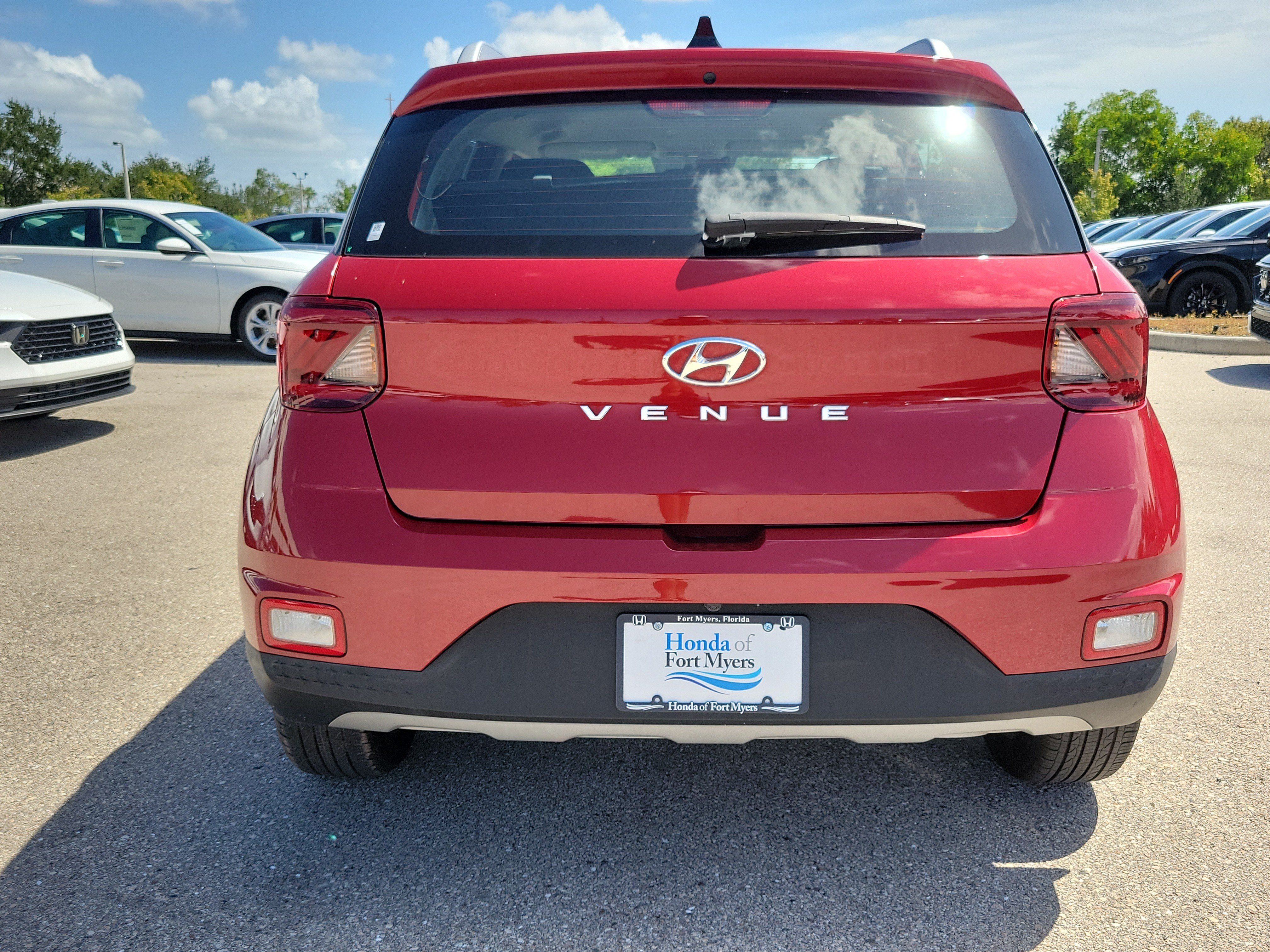 Used 2022 Hyundai Venue Limited FWD image 5