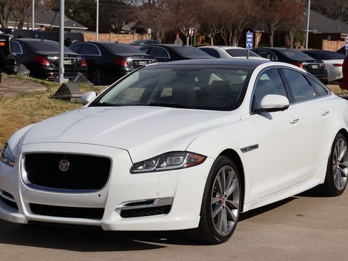 Used 2017 Jaguar XJ R-Sport image 4