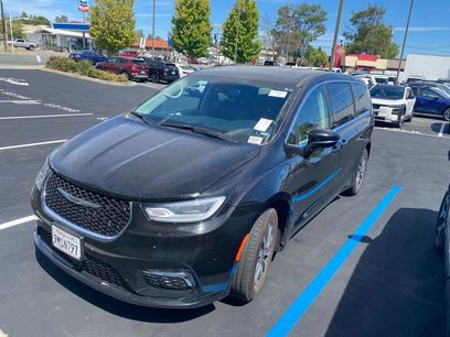 Used 2024 Chrysler Pacifica Limited