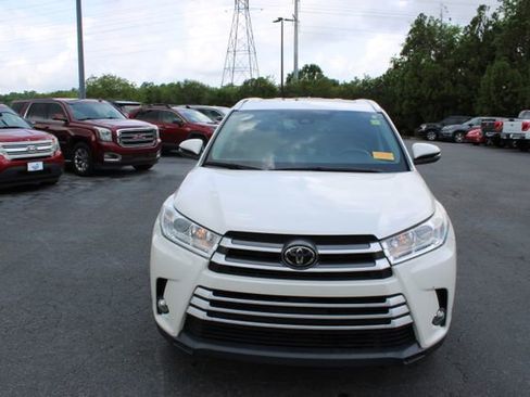 Used 2018 Toyota Highlander XLE AWD/4WD image 16