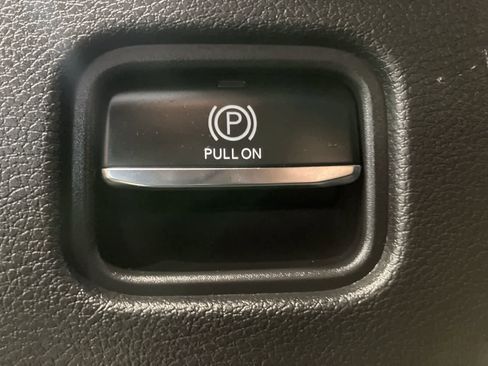 Used 2023 Jeep Grand Cherokee L Laredo image 14