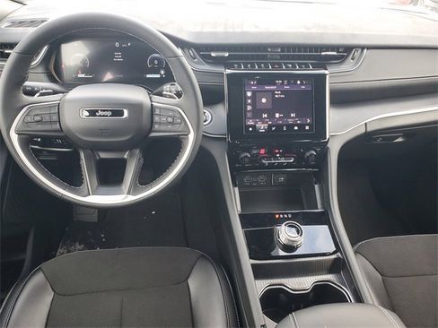 New 2025 Jeep Grand Cherokee L Altitude image 14