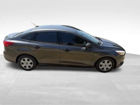 Used 2018 Ford Focus S FWD image 2