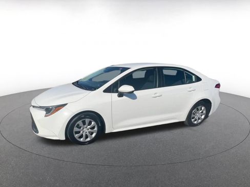 Used 2025 Toyota Corolla LE image 7