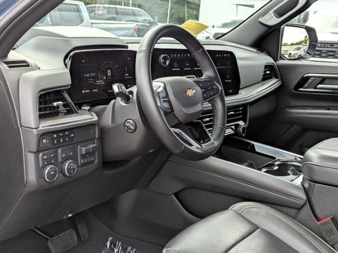Used 2025 Chevrolet Tahoe Premier AWD/4WD image 10