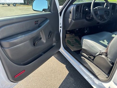 Used 2003 Chevrolet Silverado 1500 W/T RWD image 26