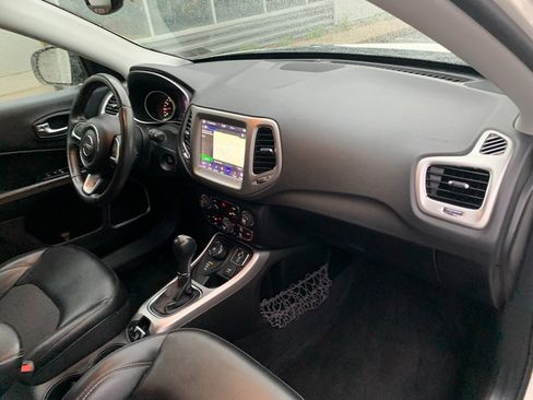 Used 2018 Jeep Compass Latitude w/ Popular Equipment Group AWD/4WD image 11