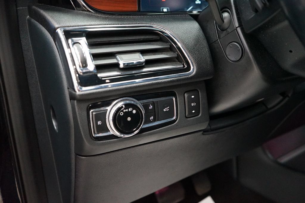 Used 2021 Lincoln Navigator Reserve AWD/4WD image 32