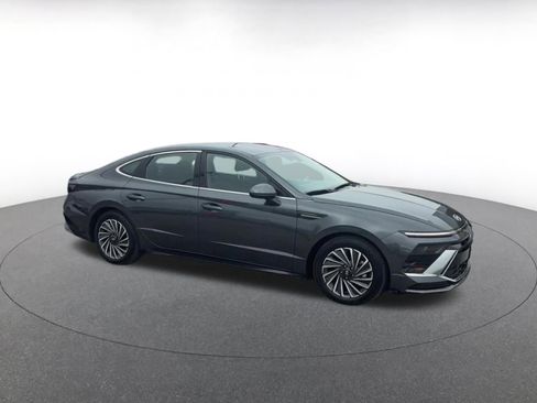 Used 2025 Hyundai Sonata SEL FWD image 2