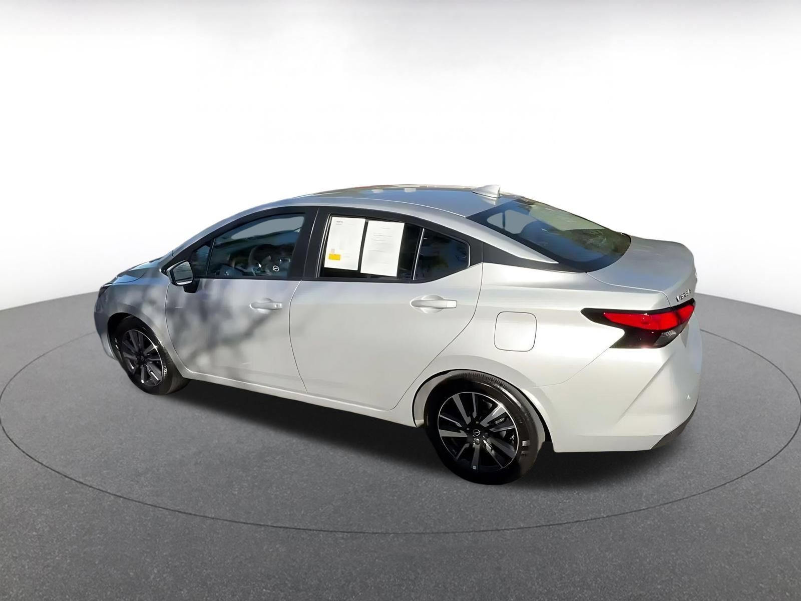 Used 2025 Nissan Versa SV FWD image 9