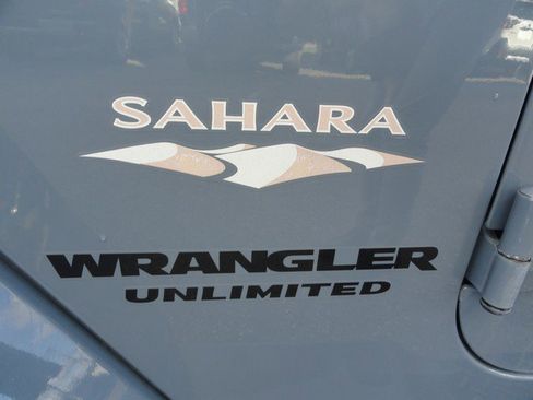 Used 2014 Jeep Wrangler Unlimited Sahara w/ Connectivity Group image 9