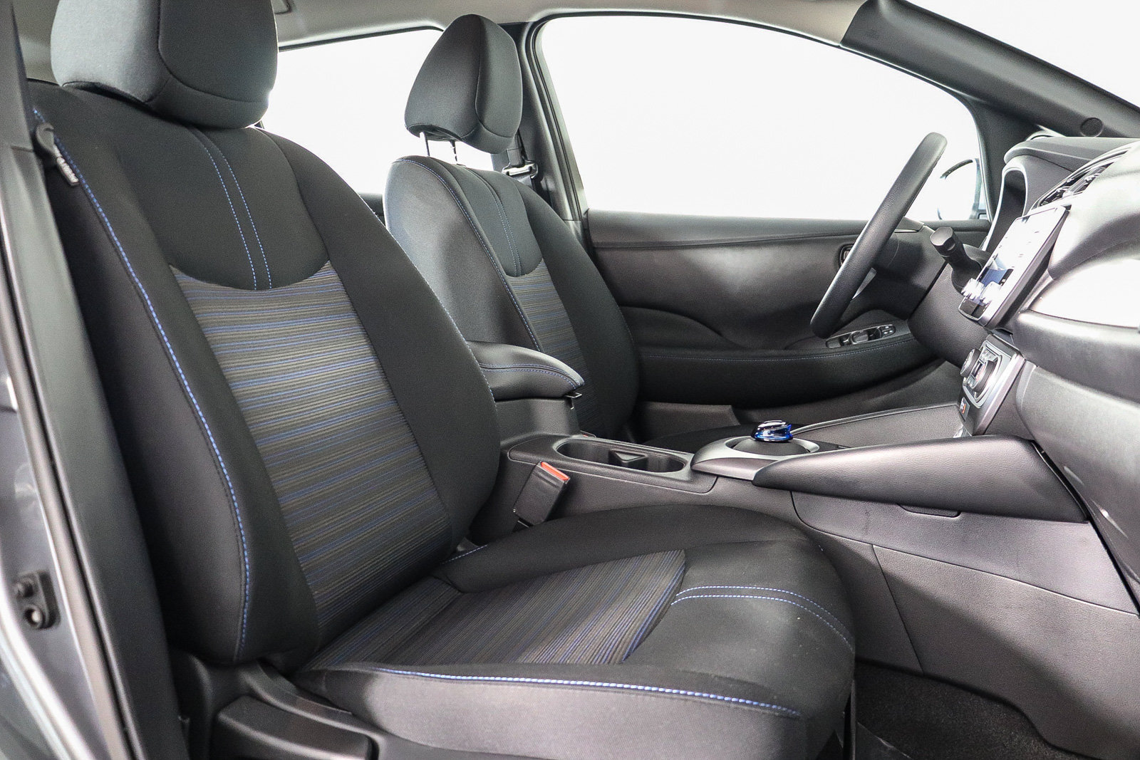 Used 2025 Nissan Leaf S FWD image 17