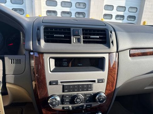 Used 2012 Ford Fusion SEL FWD image 10