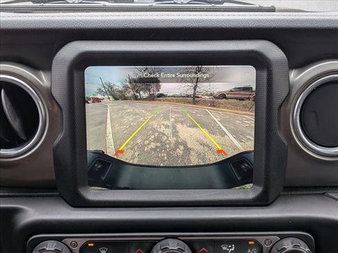 Used 2023 Jeep Gladiator Overland AWD/4WD image 12