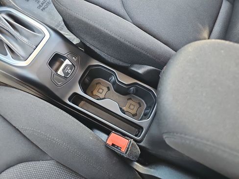 Used 2021 Jeep Renegade Sport w/ Sport Appearance Group image 22