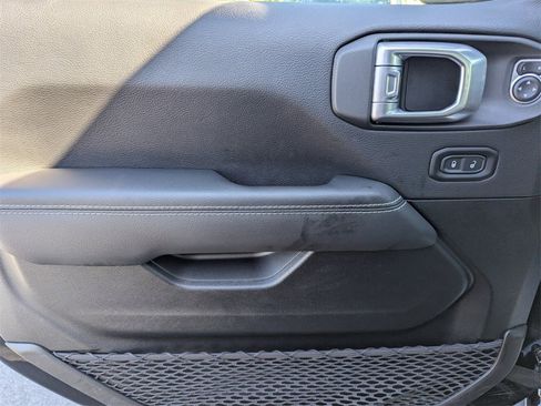 Used 2022 Jeep Wrangler Unlimited Sahara image 24