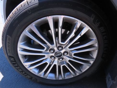 Used 2017 Lincoln MKX Reserve w/ Driver Assistance Package FWD image 15
