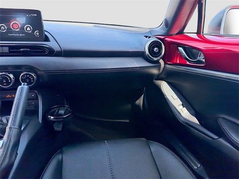 Used 2021 MAZDA MX-5 Miata Grand Touring image 17