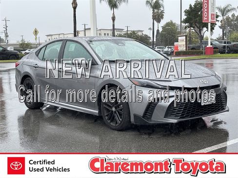 Certified 2025 Toyota Camry SE image 1