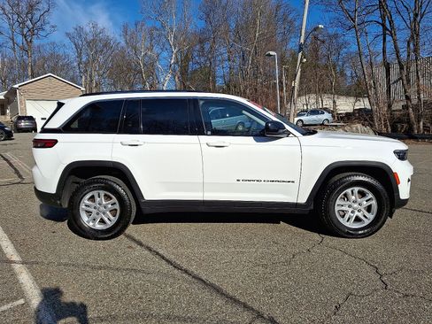 Certified 2023 Jeep Grand Cherokee Laredo image 9