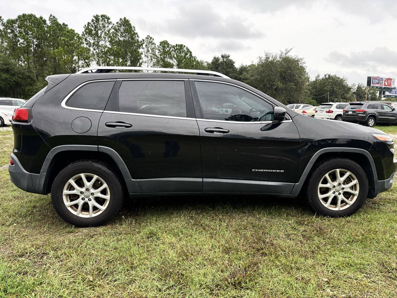 Used 2014 Jeep Cherokee Latitude AWD/4WD image 6