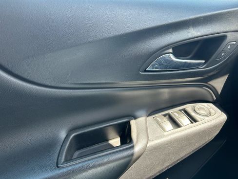 Used 2018 Chevrolet Equinox LT FWD image 27