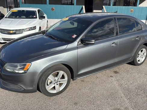Used 2011 Volkswagen Jetta TDI image 2