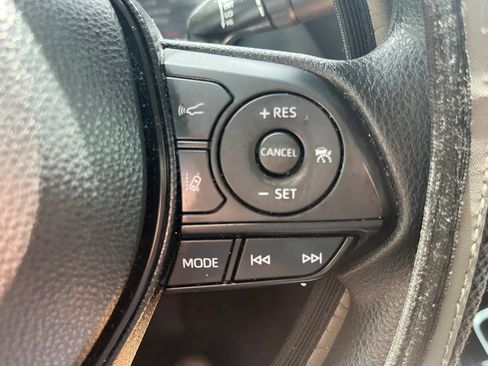 Used 2021 Toyota Corolla LE FWD image 16